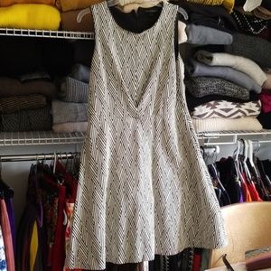 Preowned Geometric Black & White